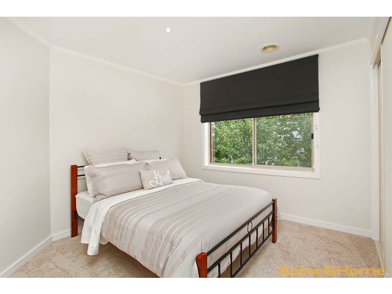 2 Lauricella Place, Caroline Springs VIC 3023
