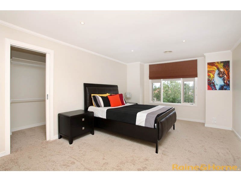 2 Lauricella Place, Caroline Springs VIC 3023