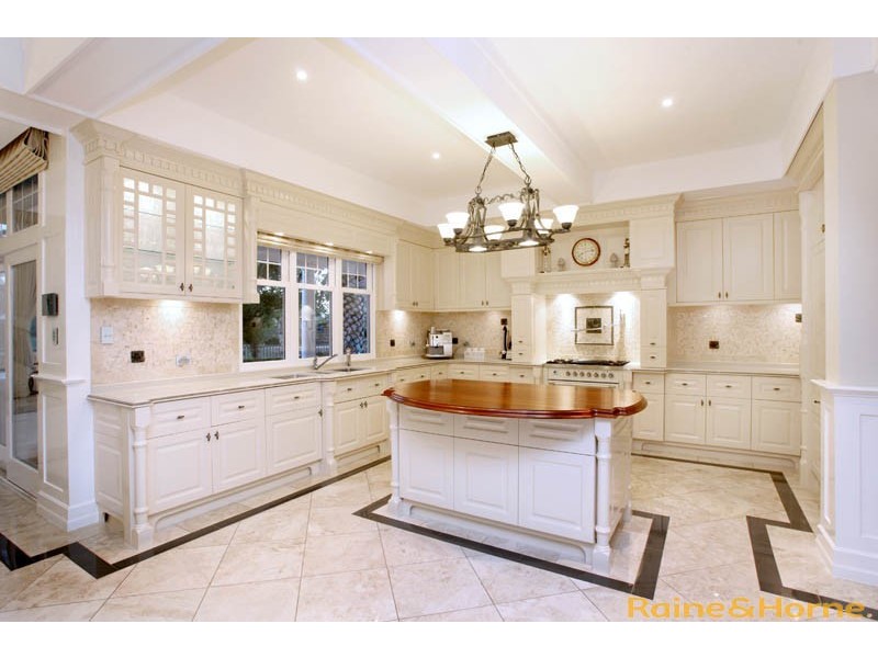 11 The Close, Caroline Springs VIC 3023