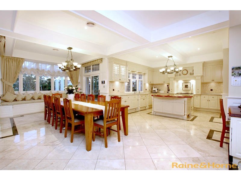 11 The Close, Caroline Springs VIC 3023