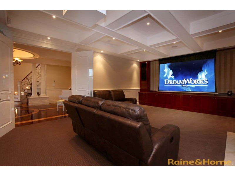 11 The Close, Caroline Springs VIC 3023
