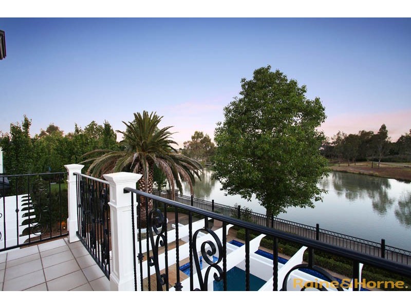 11 The Close, Caroline Springs VIC 3023