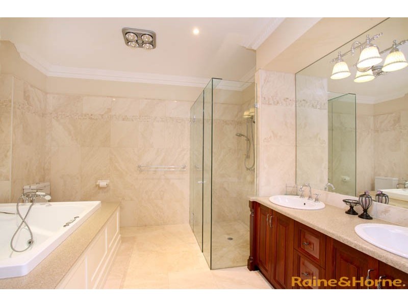 11 The Close, Caroline Springs VIC 3023