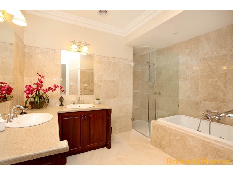11 The Close, Caroline Springs VIC 3023