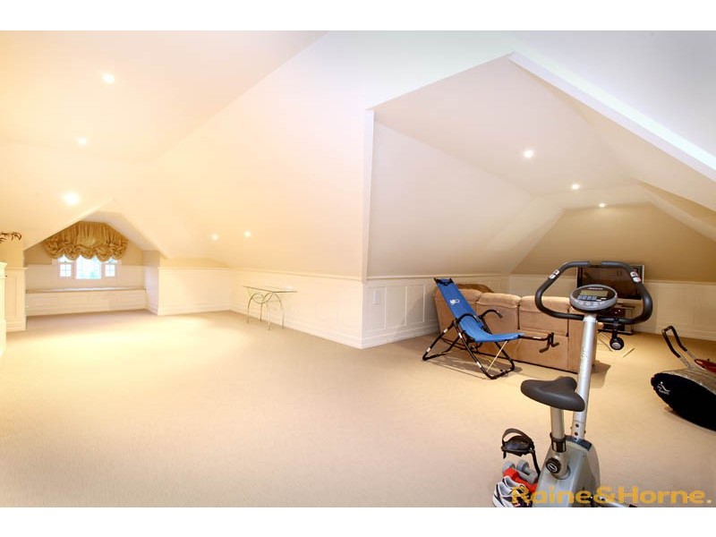 11 The Close, Caroline Springs VIC 3023