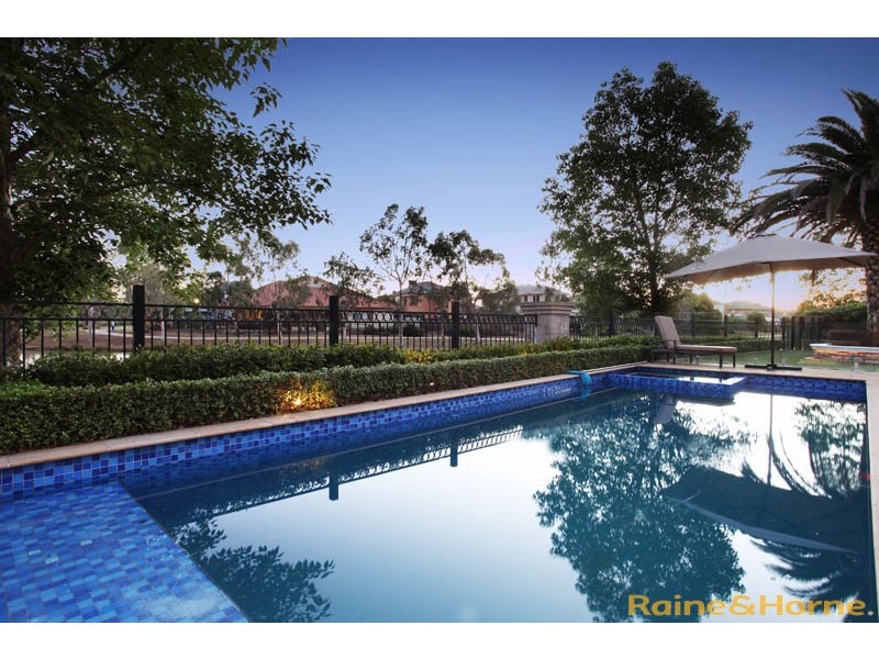 11 The Close, Caroline Springs VIC 3023