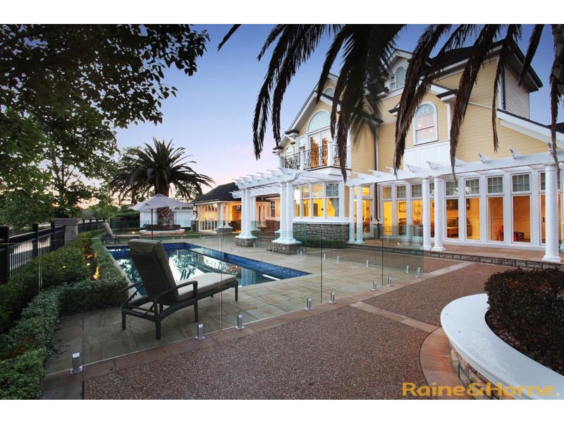 11 The Close, Caroline Springs VIC 3023