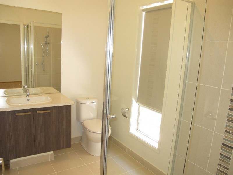 33 Hardware Lane, Taylors Hill VIC 3037