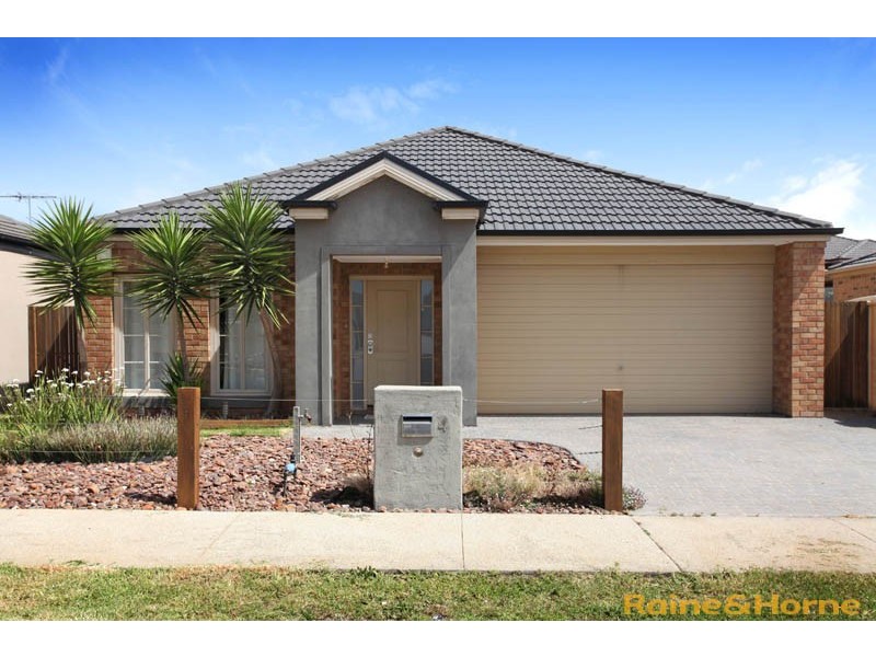 4 Landcox Way, Caroline Springs VIC 3023