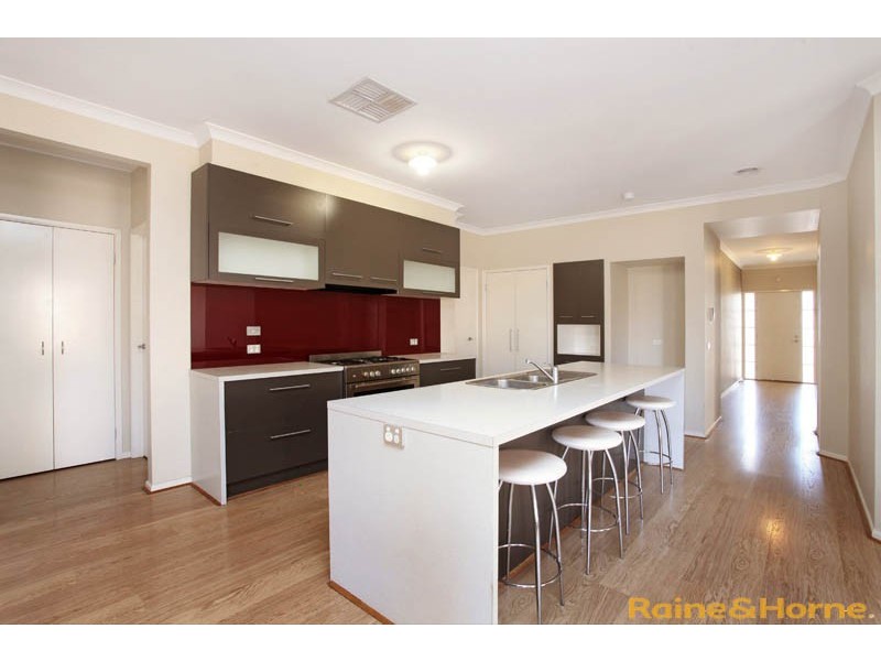 4 Landcox Way, Caroline Springs VIC 3023