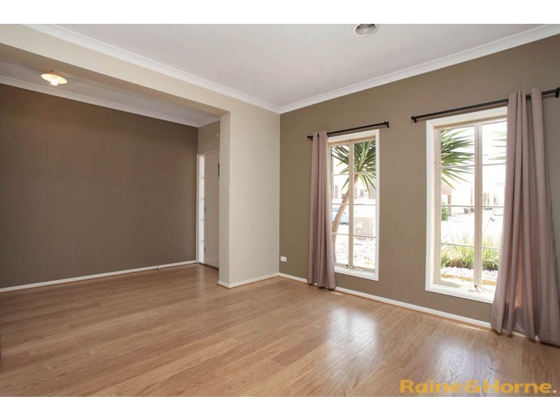 4 Landcox Way, Caroline Springs VIC 3023