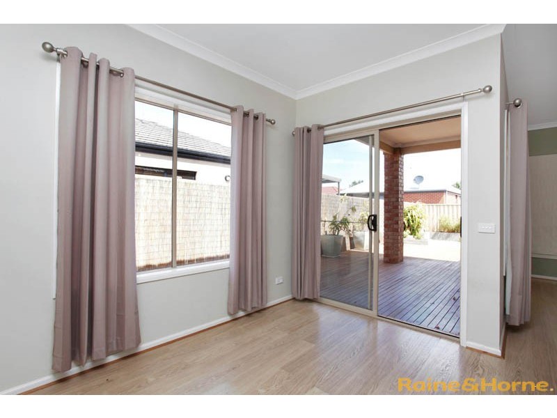 4 Landcox Way, Caroline Springs VIC 3023