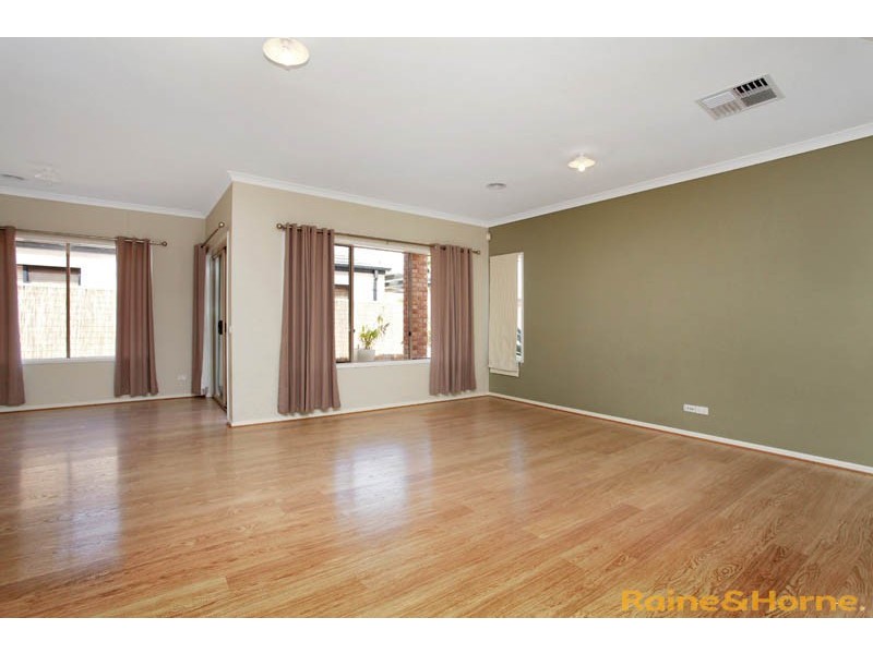 4 Landcox Way, Caroline Springs VIC 3023