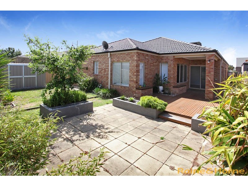 4 Landcox Way, Caroline Springs VIC 3023