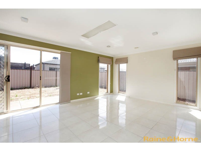 24 Inglewood Drive, Burnside Heights VIC 3023