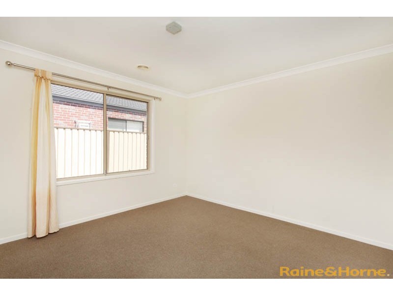24 Inglewood Drive, Burnside Heights VIC 3023