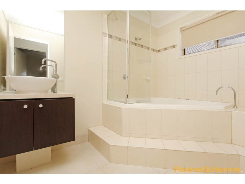 24 Inglewood Drive, Burnside Heights VIC 3023