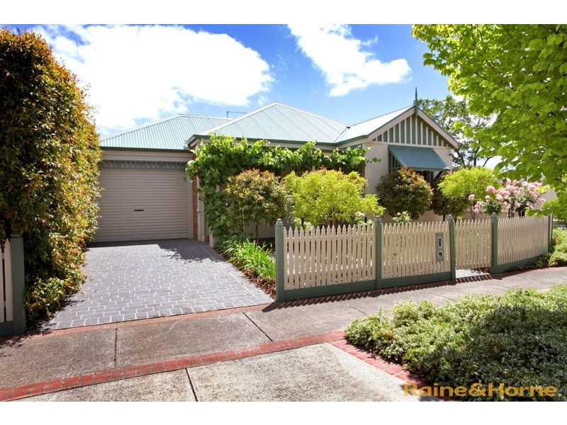 13 Palfrey Green, Caroline Springs VIC 3023