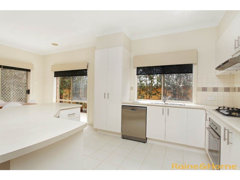 13 Palfrey Green, Caroline Springs VIC 3023