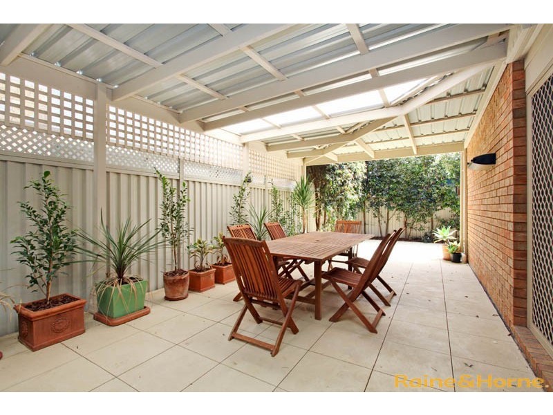 13 Palfrey Green, Caroline Springs VIC 3023