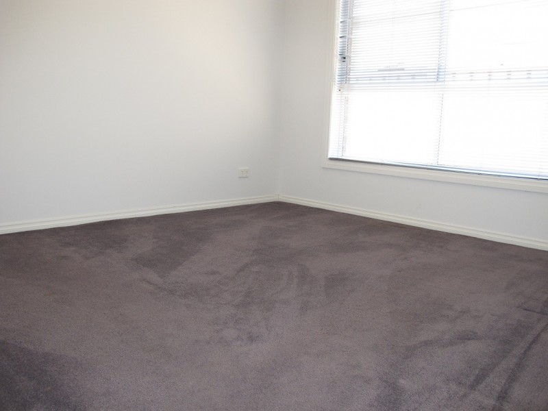 6 Braeside Walk, Caroline Springs VIC 3023