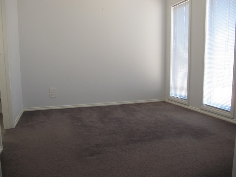 6 Braeside Walk, Caroline Springs VIC 3023