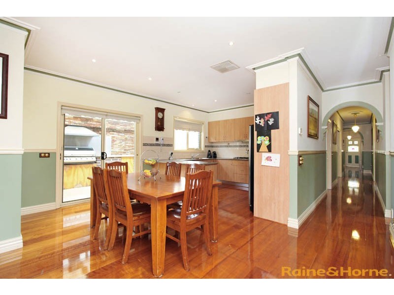 10 Smethwick Green, Caroline Springs VIC 3023