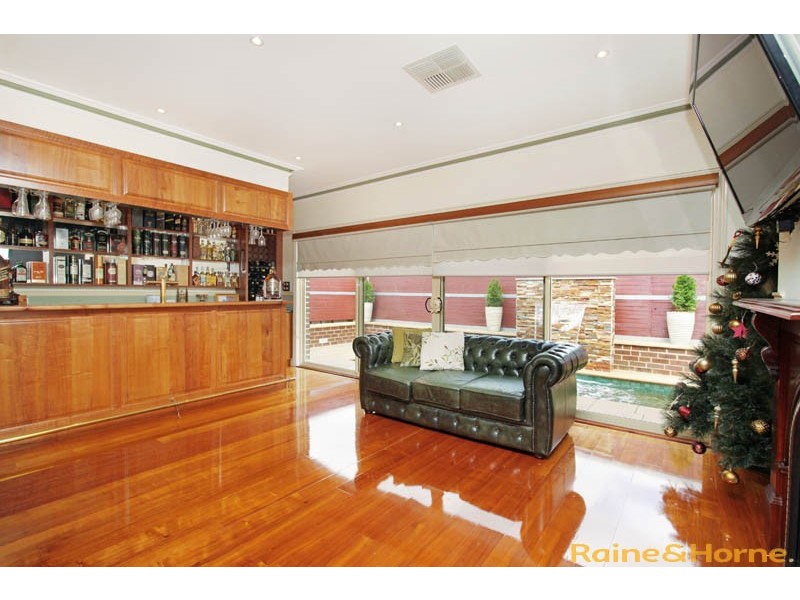 10 Smethwick Green, Caroline Springs VIC 3023