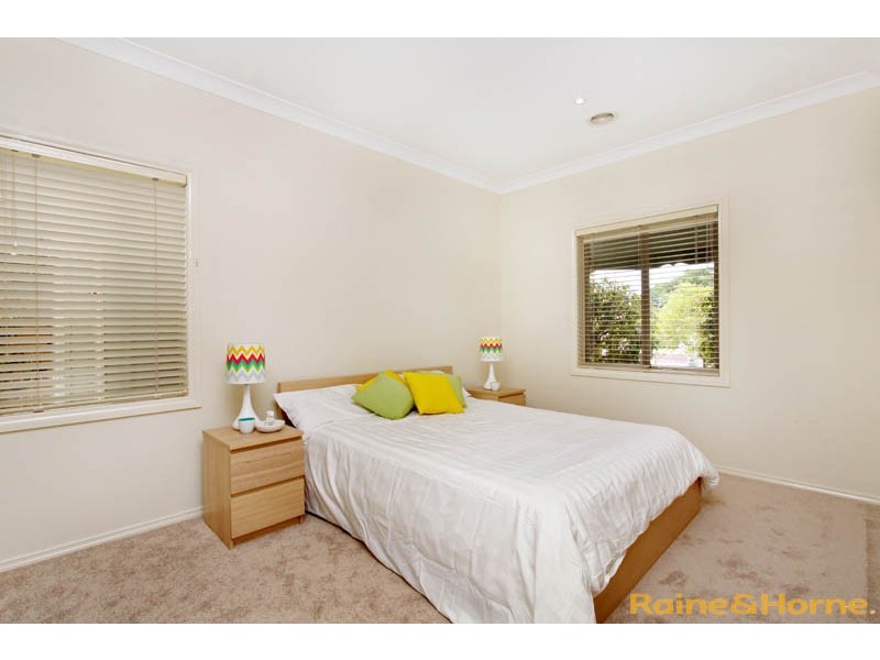 13 Palfrey Green, Caroline Springs VIC 3023