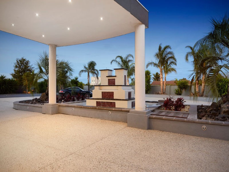 12 Laburnum Place, Hillside VIC 3037