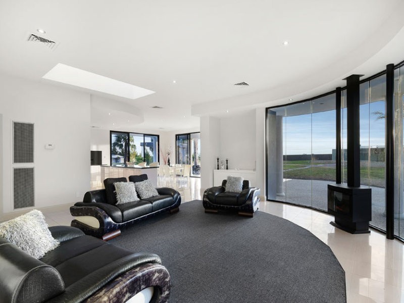 12 Laburnum Place, Hillside VIC 3037