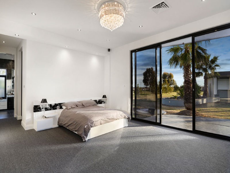 12 Laburnum Place, Hillside VIC 3037