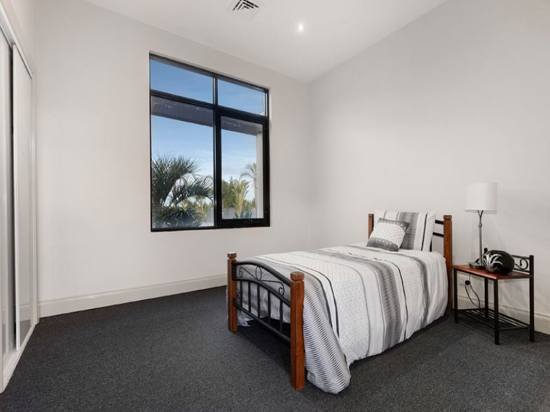 12 Laburnum Place, Hillside VIC 3037