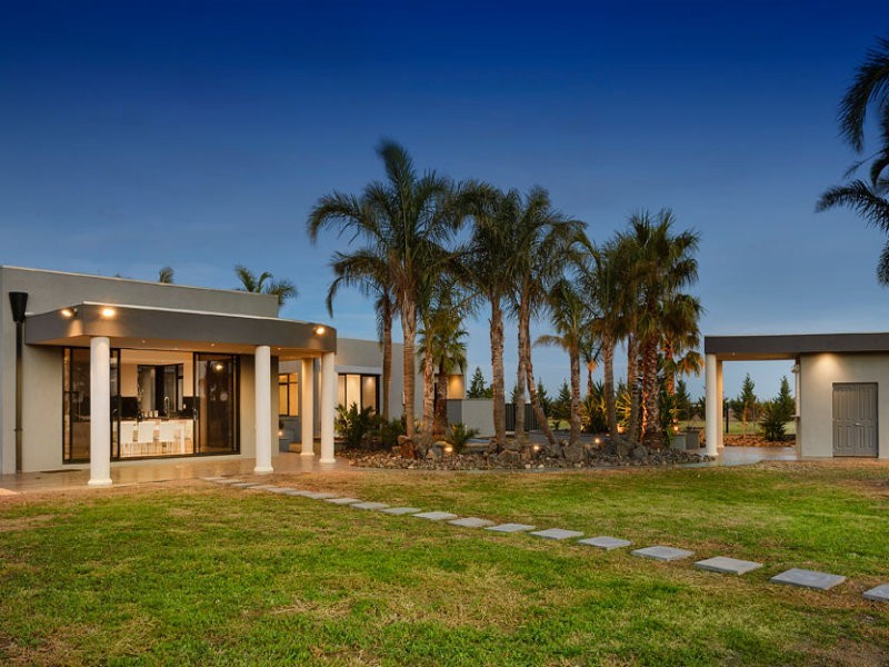 12 Laburnum Place, Hillside VIC 3037