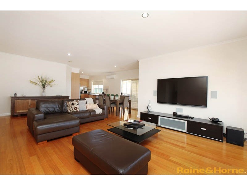 21 Ozzimo Drive, Hillside VIC 3037