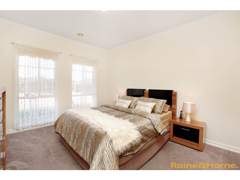 21 Ozzimo Drive, Hillside VIC 3037