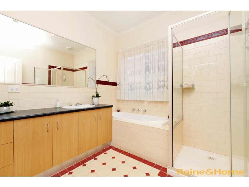 21 Ozzimo Drive, Hillside VIC 3037