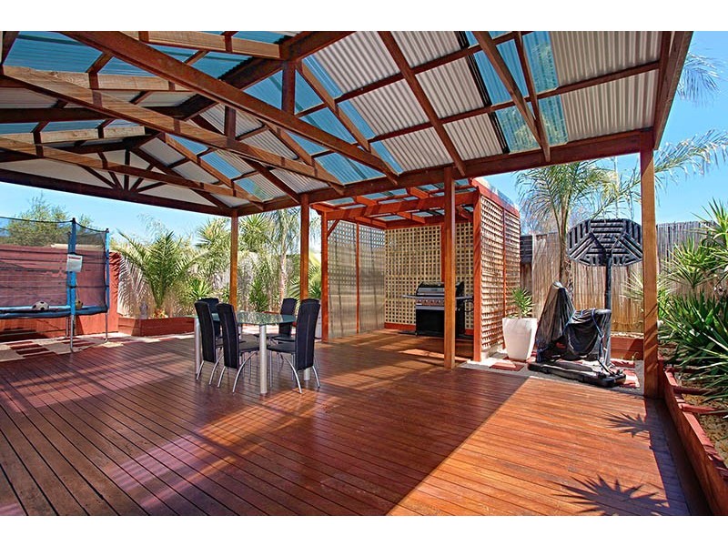 33 Durack Circuit, Taylors Hill VIC 3037