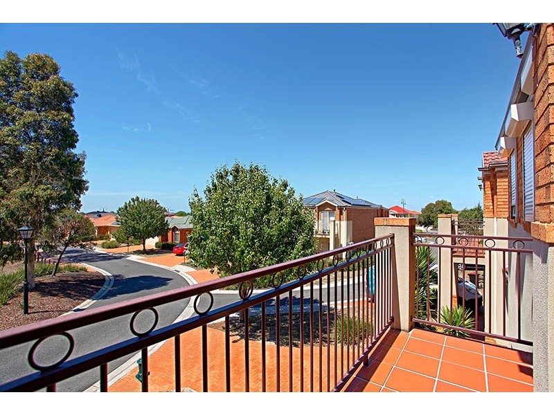 33 Durack Circuit, Taylors Hill VIC 3037