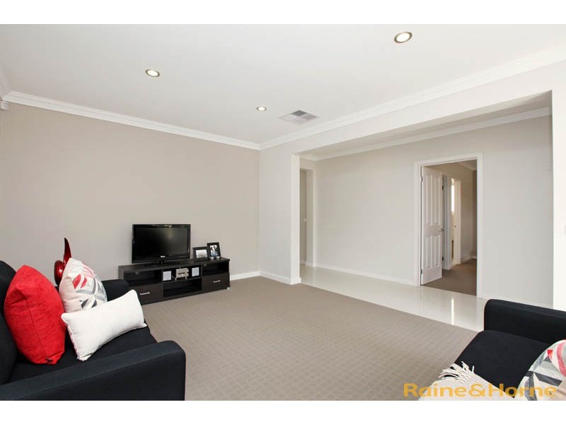 65 Jacaranda Drive, Taylors Hill VIC 3037