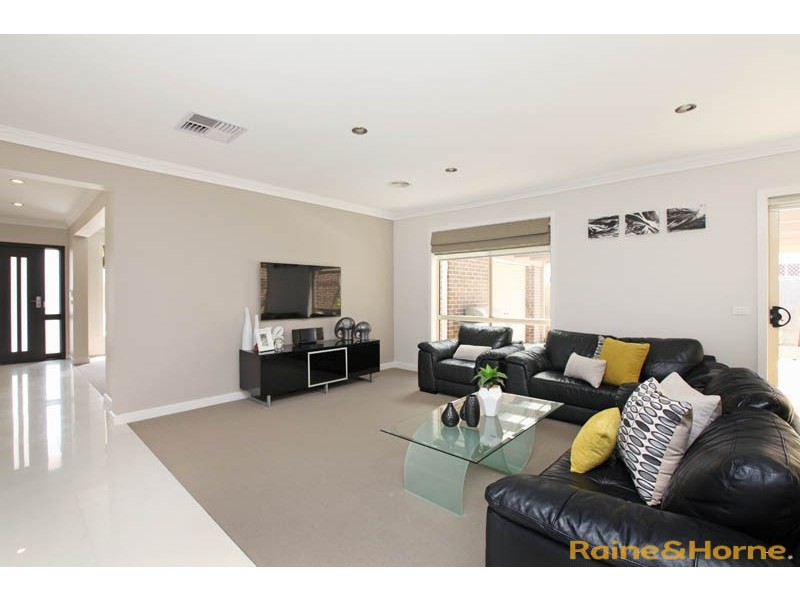 65 Jacaranda Drive, Taylors Hill VIC 3037