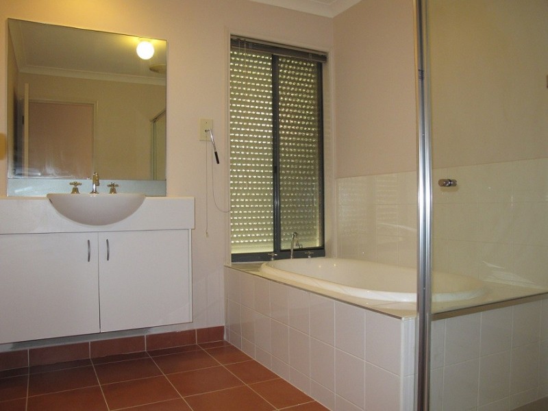 92 Glenbruar Drive, Hillside VIC 3037