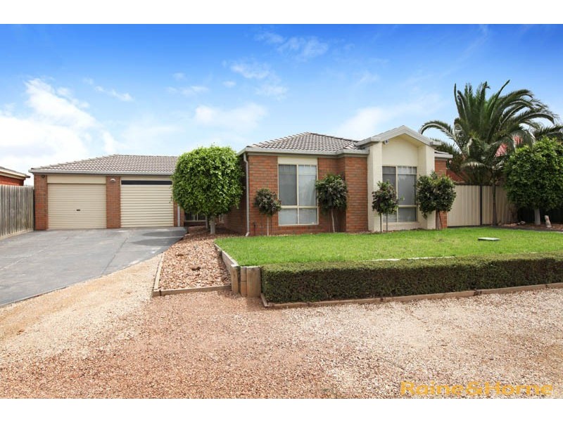 19 Ozzimo Drive, Hillside VIC 3037