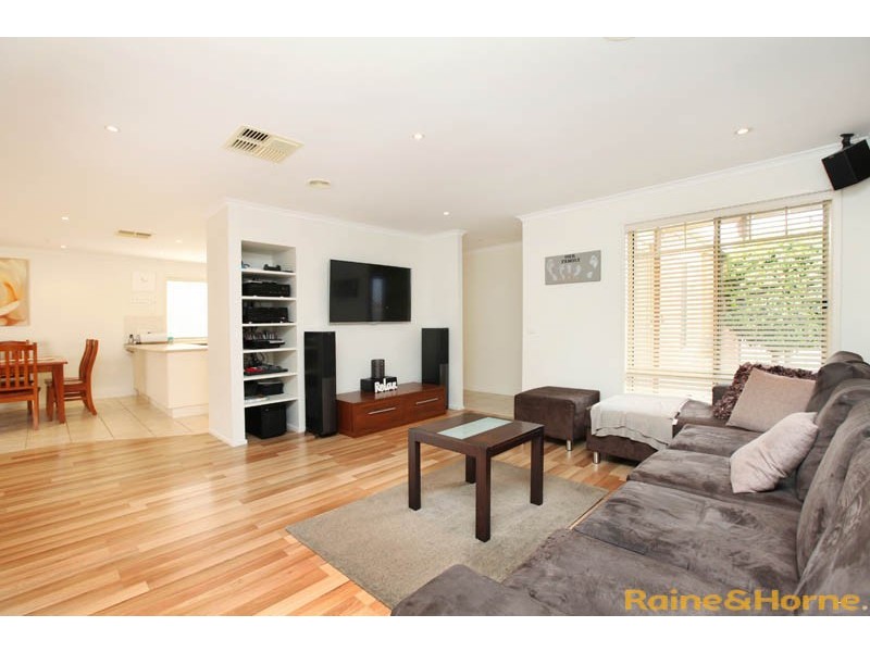 19 Ozzimo Drive, Hillside VIC 3037