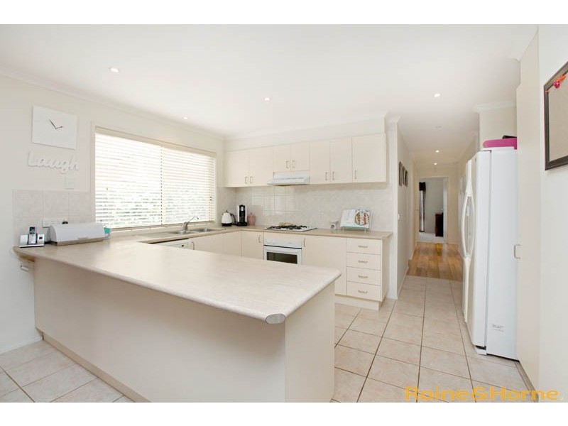 19 Ozzimo Drive, Hillside VIC 3037