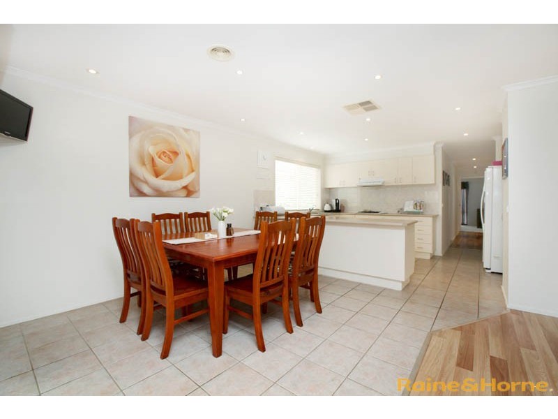 19 Ozzimo Drive, Hillside VIC 3037