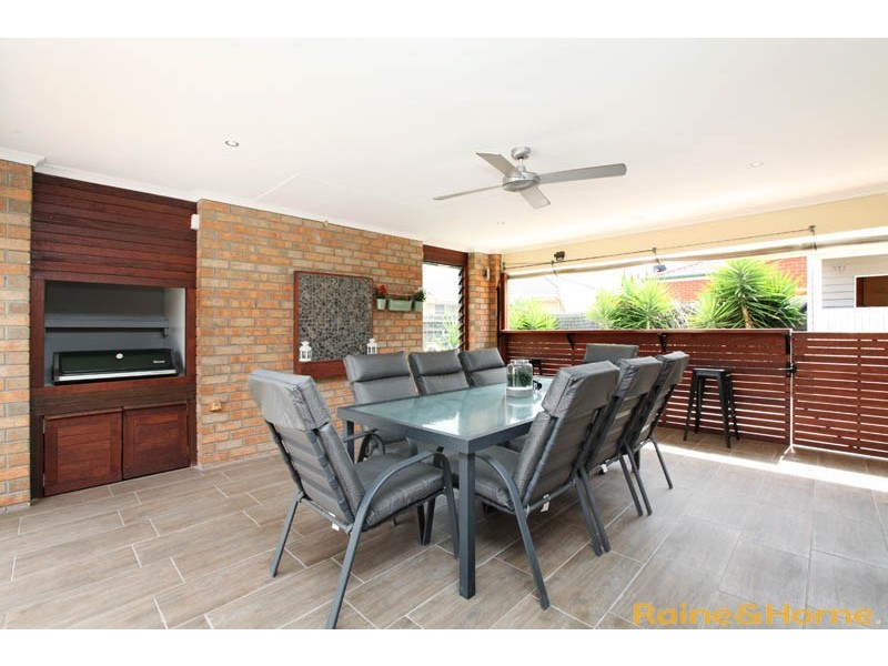 19 Ozzimo Drive, Hillside VIC 3037