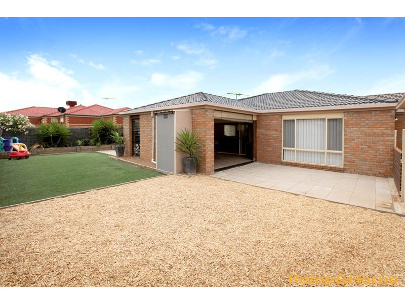 19 Ozzimo Drive, Hillside VIC 3037