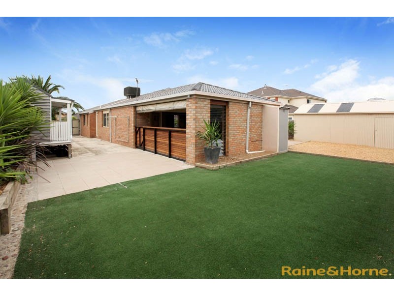 19 Ozzimo Drive, Hillside VIC 3037