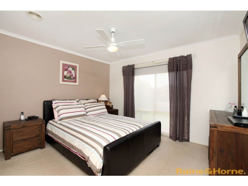 19 Ozzimo Drive, Hillside VIC 3037